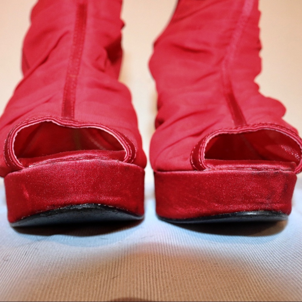 Chinese Laundry Red Ruched Peep Toe Satin Heels - Picture 2 of 8